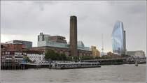 London. Blick auf die Bankside im Stadtteil Southwark. Von links sind das Shakespeare's Globe, die Tate Modern und der One Blackfriars Tower zu sehen. 09.06.2019
