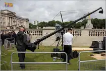 London. Gro�er Andrang und gro�es Medienaufgebot herrschte beim Trooping the Colour, der Geburtstagsparade f�r die Queen, vor dem Buckingham Palace. Auf dem Palast weht der Royal Standard. 08.06.2019