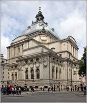 London. Schrg gegenber der Westminster Abbey steht die Methodist Central Hall Westminster. Sie wurde 1912 als Mehrzweckgebude erbaut. Neben einer methodistischen Kirche befindet sich ein Konferenz- und Ausstellungszentrum, eine Kunstgalerie und Bros in dem Gebude. 08.06.2019