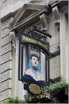 London. In der Villiers Street gibt es das Pub 'Princess of Wales', dessen Wirtshausschild hier zu sehen ist. 08.06.2019