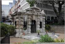 London. Das York Watergate wurde 1626 nach Plnen von Inigo Jones gebaut. Bis zum Bau des Victoria Embankments Mitte des 19. Jahrhunderts stand es am Ufer der Themse, heute etwa 150 m davon entfernt. 08.06.2019