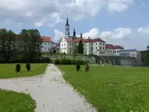 Vyssi Brod/Hohenfurt, Zisterzienserklosterkirche St. Marien, erbaut ab 1292, Langschiff erbaut von 1360 bis 1380, Querschiff 14. Jahrhundert, Konventgeb�ude 17. Jahrhundert (26.05.2019)