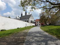 Vyssi Brod/Hohenfurt, Klosterkirche Maria Himmelfahrt und Klostergebude (26.05.2019)
