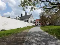 Vyssi Brod/Hohenfurt, Klosterkirche Maria Himmelfahrt und Klostergeb�ude (26.05.2019)