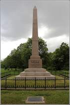 London. Dieser in den Kensington Gardens stehende Obelisk ist John Hanning Speke gewidmet, der am 03.08.1858 auf einer Expedition durch Ostafrika den Viktoriasee fr die Europer entdeckte. 11.06.2019