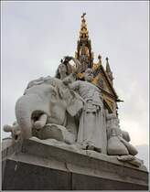 London. Diese asiatische Gruppe ist eine von vier Figurengruppen am Fu des Albert Memorials am Rande der Kensington Gardens. 05.06.2019