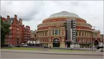 London. Die Royal Albert Hall wurde 1871 er�ffnet. Der allipsenf�rmige Bau hat eine H�he von 41 Metern. Entworfen wurde die Halle seinerzeit f�r 8.000 Besucher, wobei auch schon 12.000 Besucher gez�hlt wurden. Die heutigen Sicherheitsvorschriften beschr�nken die Besucherzahl auf 5.544. 05.06.2019