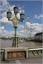 London. Von der Westminster Bridge mit ihren pr�chtigen Kandelabern hat man einen guten Blick auf das London Eye. Die Br�cke verbindet die Stadtbezirke City of Westminster und Lambeth (rechts im Bild). 06.06.2019