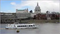 London. Aus dieser Perspektive �berragt die Kuppel der St. Paul's Cathedral die City von London. Aus anderen Perspektiven wird ihr von den in den letzten Jahrzehnten entstandenen Wolkenkratzern die Schau gestohlen. 06.06.2019