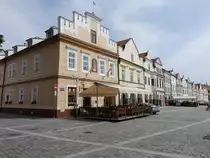 Trebon, historische Geb�ude am Hauptplatz Masaryk Namesti, erbaut ab 1562 (27.05.2019)
