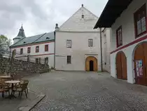 Zirovnice, gotische Burg, erbaut im 15. Jahrhundert, Umbau im 16. Jahrhundert in ein Renaissance Schlo�, heute Heimatkundemuseum (28.05.2019)
