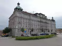 Znojmo, Geb�ude am Platz der Republik oder Namesti Republiky (29.05.2019)