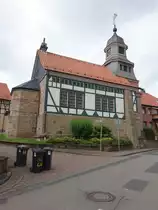 Arenborn, Ev. Jugendstil Kirche, erbaut 1912, Fachwerkkirche auf Sandsteinsockel (06.06.2019)