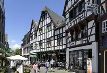 Bad M�nstereifel - sch�ne Fachwerkh�user (in der Mitte Hotel Restaurant Wolfsschlucht) in der Innenstadt - 14.06.2019