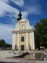 Hodonin/ G�ding, sp�tbarocke St. Laurentius Kirche, erbaut von 1780 bis 1786 (31.05.2019)