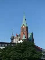 Hamburg am 19.7.2019: Turm der Gustaf-Adolfs-Kirche (Gustaf Adolfskyrkan) in der Ditmar-Koel-Stra�e gegen�ber den St. Pauli-Landungsbr�cken,  sie tr�gt den Namen des schwedischen K�nigs Gustav II Adolf, am 12. Mai 1907 geweiht /