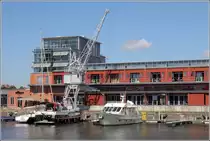 L�beck. Am Hansahafen ist in den alten Geb�uden neues Leben erwacht, wie hier u.a. durch Wohnnutzung. 23.07.2019