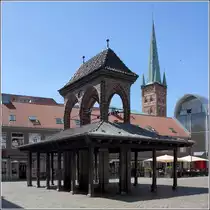 L�beck. Der Kaak (Pranger) auf dem Marktplatz. 1952 abgetragen und eingelagert, wurde er 1986/87 wieder errichtet. 23.07.2019