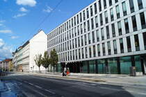 Die Heiliggeiststrae in Innsbruck: Blick zum Landhaus 2 (Amt der Tiroler Landesregierung), 03.08.2019.