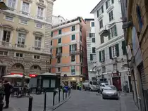 Genua, H�user an der Piazza Fossatello in der Altstadt (15.06.2019)