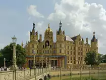 Eingangsbereich vom Schloss und dem Landtag in Schwerin am 01. August 2019
