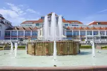 Zoppot/Sopot - Das Kurhaus mit Springbrunnen. Aufnahme: 15. August 2019.