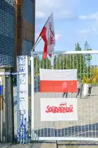 Flaggen der Polnischen Gewerkschaft Solidarność am Europisches Zentrum der Solidarność in Danzig (Gdańsk). Aufnahme: 15. August 2019.