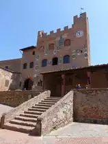 Certaldo, Palazzo Pretorio, erbaut im 12. Jahrhundert durch die Grafen von Alberti (17.06.2019)