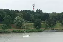 Elbufer mit Elbuferwanderweg und „Oberfeuer Tinsdal “ am 14.7.2019 von Bord der CAP SAN DIEGO /