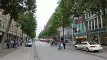 Hamburg am 10.8.2019: M�nckebergstra�e, die Stra�enkaffee´s  m�ssen bald einer Gro�baustelle der U-Bahn (2. Ausgang + Aufzugeinbau) weichen /