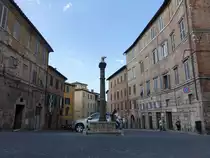 Siena, S�ule an der Via di San Martino in der Altstadt (17.06.2019)