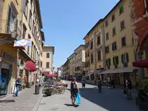 Pisa, historische H�user entlang der Via Ulisse Dini (18.06.2019)
