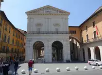 Pisa, Logge di Banchi, erbaut von 1603 bis 1605 durch Bernardo Buontalenti, fr�her Markt f�r Wolle und Seide (18.06.2019)