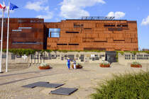 Danzig / Gdansk. Europejskie Centrum Solidarności ist die im Herbst 2007 vom Gewerkschaftsbund NSZZ Solidarność und dem polnischen Kulturministerium in Danzig ins Leben gerufene Einheit aus einem Museum ber die Gewerkschaft, ihrem Zentralarchiv, einer Multimedia-Bibliothek sowie einem Bildungszentrum. Aufnahme: 14. August 2019.