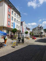 Bad Brckenau, Brunnen in der Ludwigstrae, erschaffen 1996 von der Knstlerin Margot Garutti (27.05.2019)