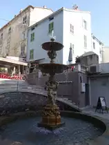 Corte, Brunnen an der Stra�e Rampe Sainte Croix (21.06.2019)