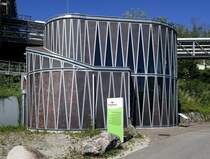 Rheinfelden/Baden, der Ausstellungspavillon  Kraftwerk 1898  in der Nhe des neuen Laufwasserkraftwerkes am Rhein zeigt die Nutzung der Wasserkraft durch Deutschland und die Schweiz an dieser Stelle seit 1898 bis heute, Sept.2019