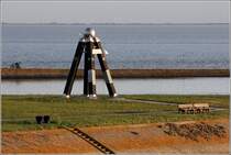 Emden. Am Auenhafen steht diese Gedenkbake fr die auf See Bestatteten. 22.09.2019