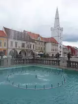 Kaden / Kaaden, Brunnen  �likovsk� rybn�k am Ringplatz (07.07.2019)