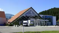 Titisee, Haupteingang zum  Badeparadies Schwarzwald , er�ffnet Dez.2010, mehrfach erweitert zur  Schwarzwaldkaribik  mit �ber 300 echten Palmen, Sept.2019
