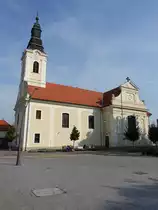 Kisk�r�s, neubarocke Pfarrkirche St. Josef, erbaut 1826 (24.08.2019)