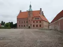Orbak, Schloss Orbaklunde, sp�tgotisches Backsteingeb�ude, erbaut bis 1560 (22.07.2019)