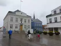 Rudkobing, altes Rathaus Sognehus am Hauptplatz Torvet (22.07.2019)