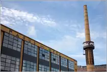 Alfeld (Leine). Das Fagus-Werk wurde 1911 von Walter Gropius, dem sp�teren Gr�ndungsdirektor des Bauhauses, und dessen Mitarbeiter Adolf Meyer entworfen. Bereits 1946 wurde die Fabrikanlage von den britischen Besatzern unter Denkmalschutz gestellt, seit 2011 geh�rt die Fabrik-Anlage zum UNESCO-Weltkulturerbe. Hier ist die Nordostfront zu sehen. 18.10.2019
https://www.fagus-werk.com/de/