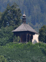 Die Kalvarienbergkapelle hoch ber den Ort Millstatt. (August 2019)