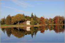 Oranienbaum-Wrlitz. Blick ber den Wrlitzer See zum Nymphaeum. Der Park gehrt zur UNESCO-Welterbesttte Dessau-Wrlitzer-Gartenreich. 20.10.2019