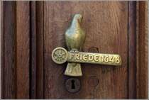 Osnabrck. Die Klinke der Rathaustr erinnert an den hier 1648 geschlossenen Westflischen Frieden. 31.10.2019