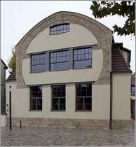 Weimar. Der Hufeisengiebel der Kunstgewerbeschule Weimar. Das Gebude wurde 1905-06 von Henry van de Velde entworfen und gehrt zum UNESCO-Weltkulturerbe  Das Bauhaus und seine Sttten in Weimar, Dessau und Bernau . 19.10.2019