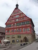 Gro�bottwar, historisches Rathaus, erbaut von 1556 bis 1557, Rathausuhr von Philipp Matth�us Hahn (24.06.2018)