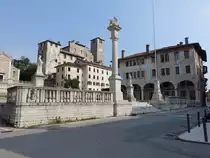 Feltre, lombardischer Brunnen an der Piazza Maggiore (17.09.2019)